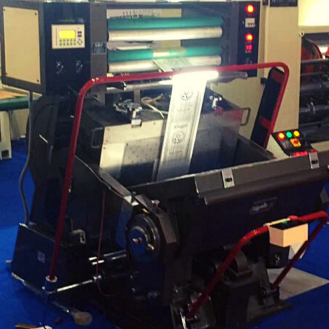 Die Cutting and Creasing Machine with Hot Foil