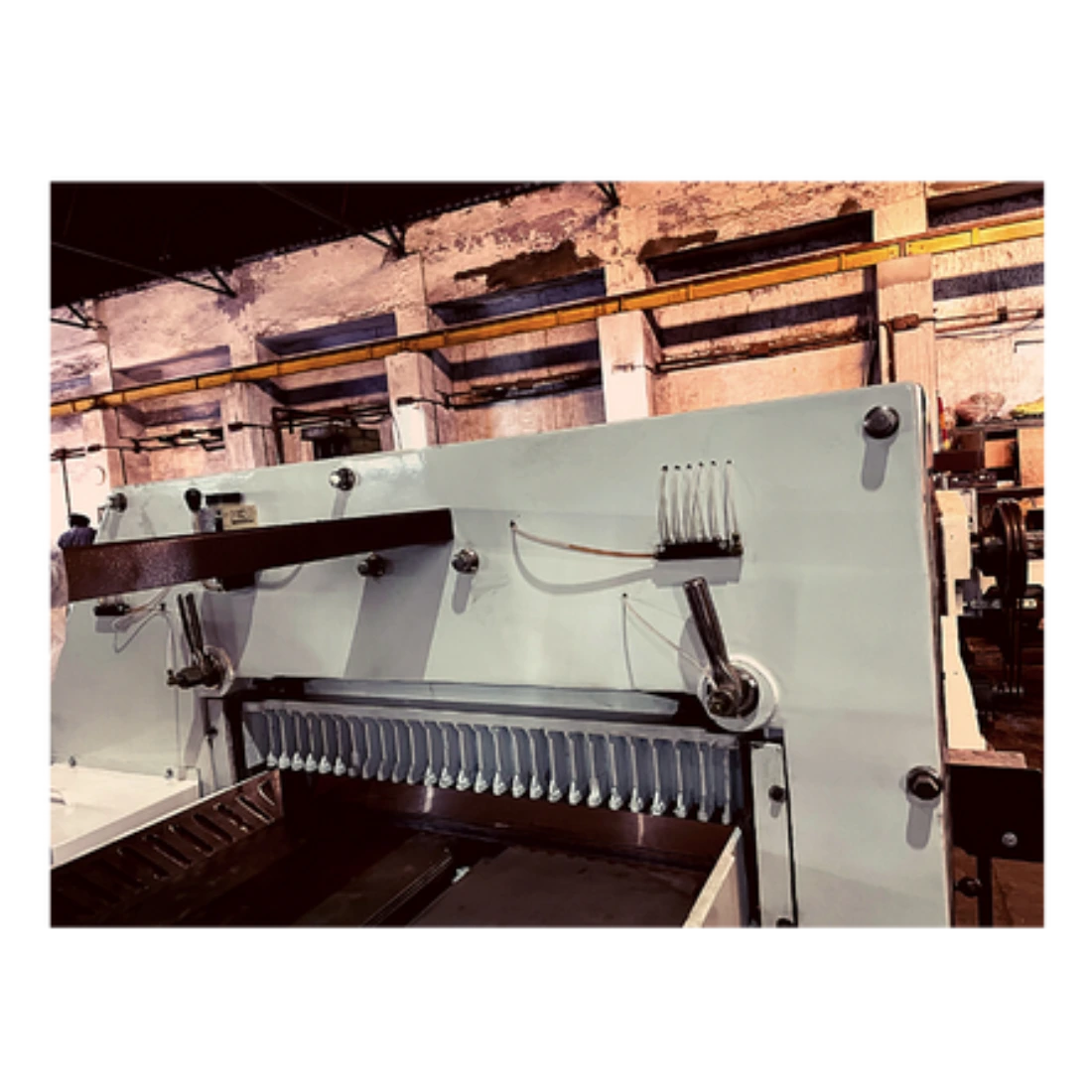 Fully Automatic Paper Cutting Machine (Self Clamp)