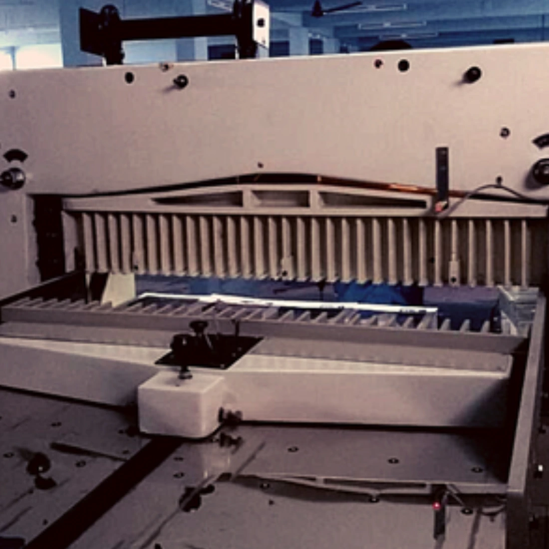 Programmable Paper Cutting Machine (Hydraulic Clamp)