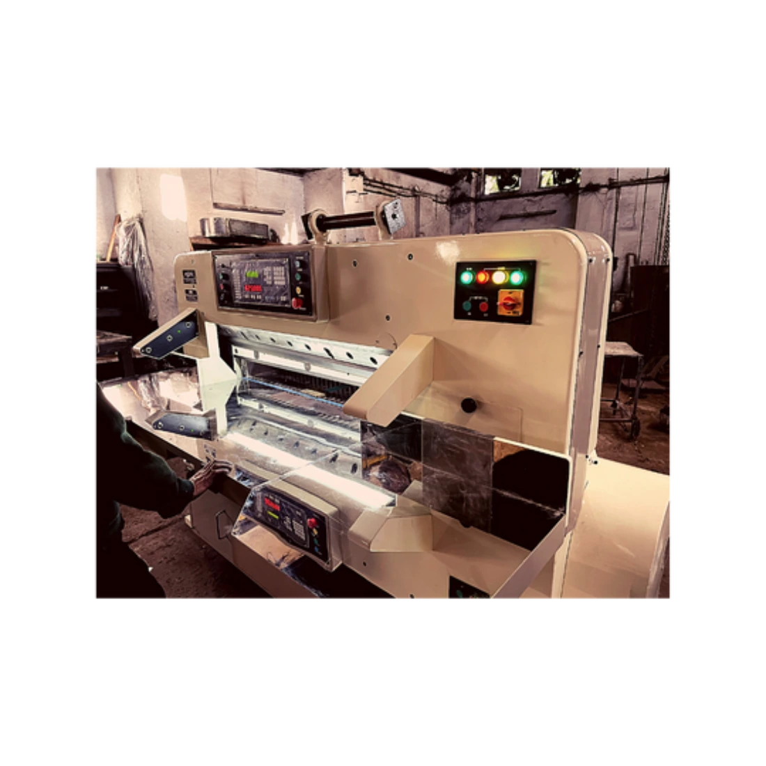 Programmable Paper Cutting Machine (Hydraulic Clamp)